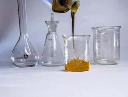 Liquid C5 petroleum resin is a low softening point, especially suitable for adhesives under low temperature conditions.